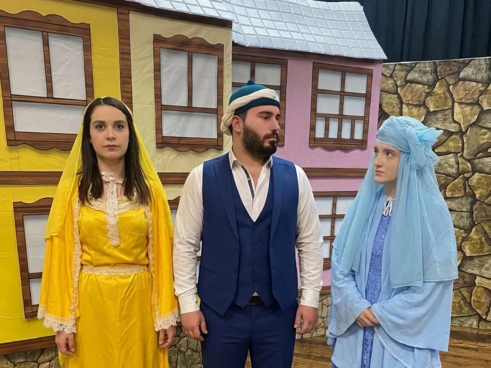 BİR MENDİL BİR EŞ