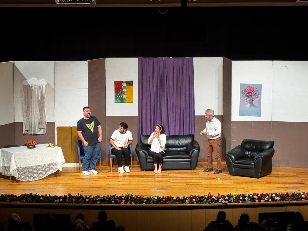 SİZİ BİR YERDEN SEVİYOR MUYUM?