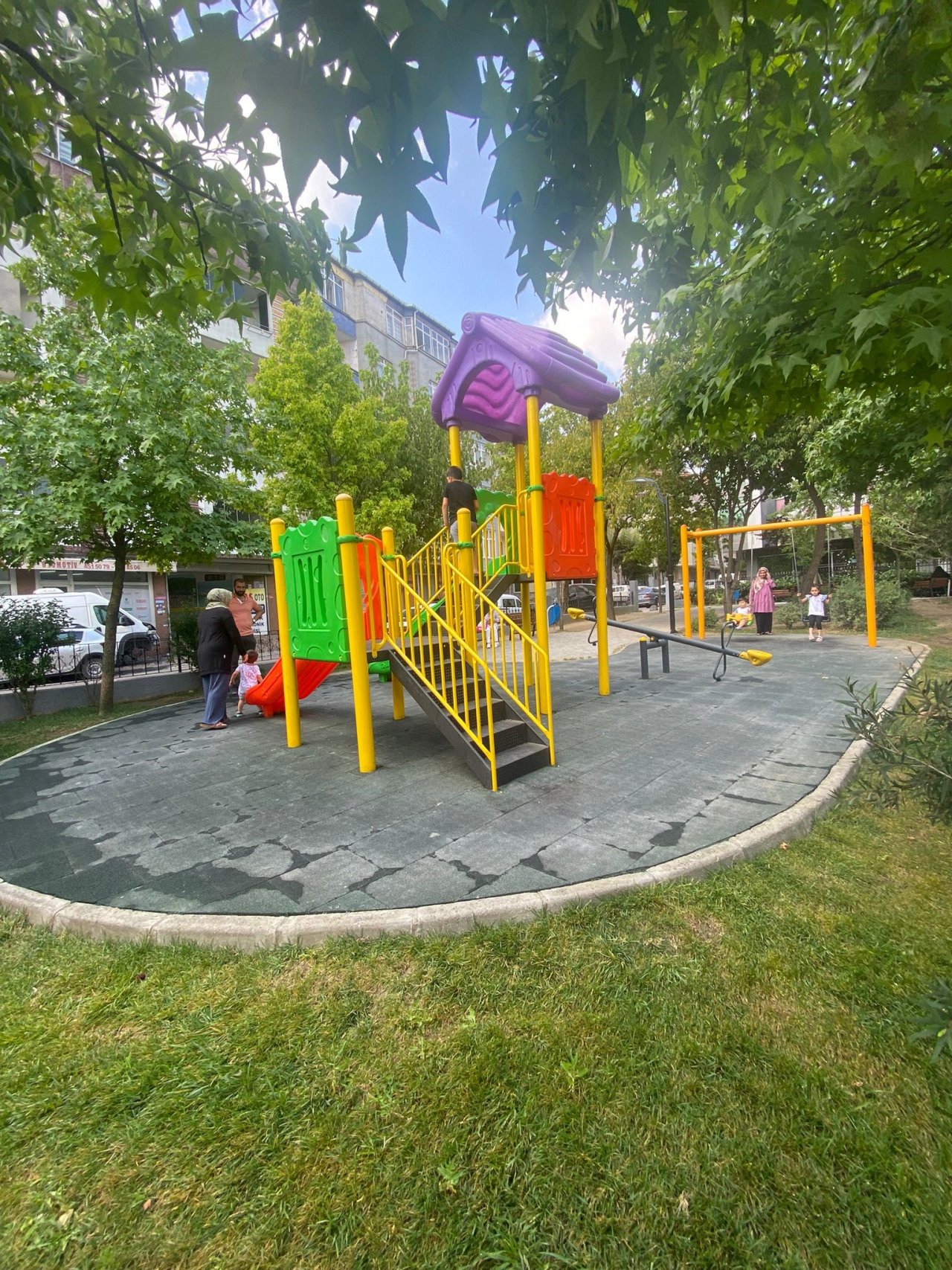 Atatürk Caddesi Parkı