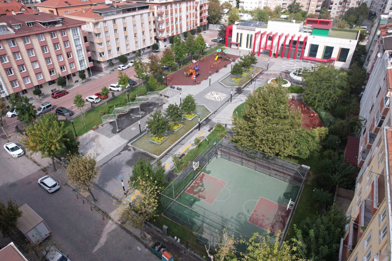 Taha Akgül Parkı(Selin Sokak)