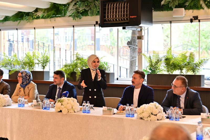 Bakan Göktaş, Türkiye Yüzyılı Buluşmaları İstanbul kapsamında Bahçelievler’de sahaya indi