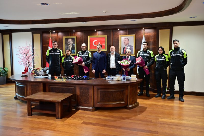 Başkan Bahadır, 3 Aylık Bebeğin Hayatını Kurtaran Zabıta Ekibini Ödüllendirdi.