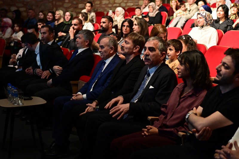 Engelsiz Öğrenciler “Şirinler” Oyunu ile Sahne Aldı