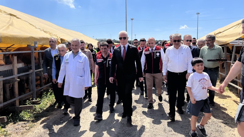 İstanbul Valisi Davut Gül Bahçelievler Belediyesi Kurban Alanı’nı Ziyaret Etti