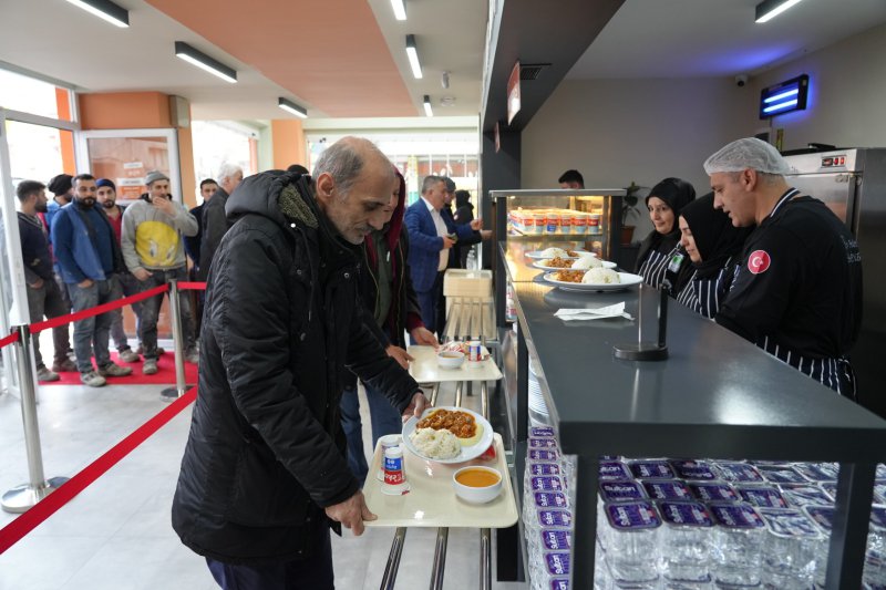 İstanbul’da Örnek Sosyal Belediyecilik Modeli Ekmek 10 TL, Yemek 55 TL, 20 Bin Emekliye 250 Milyon TL Destek!